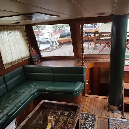 Botel Lady Rose *