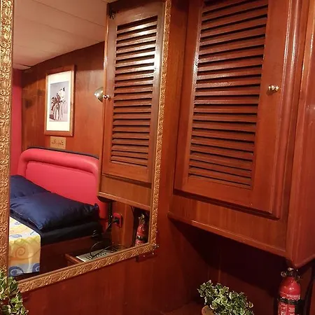 Lady Rose Botel