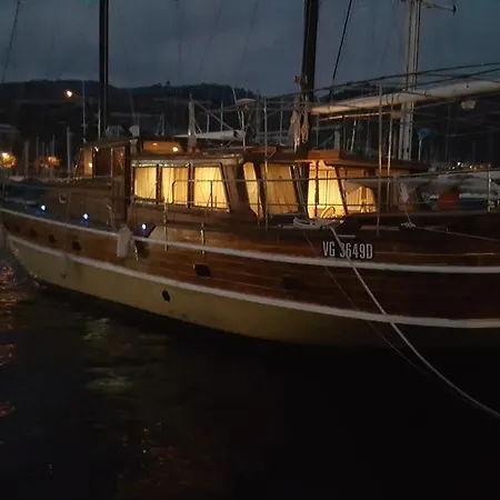 Lady Rose Botel Genova