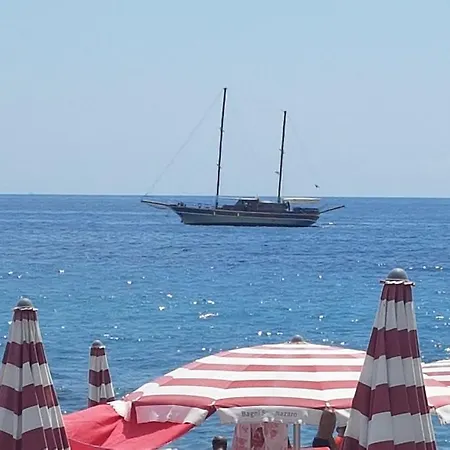 Botel Lady Rose Genoa