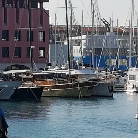 Botel Lady Rose