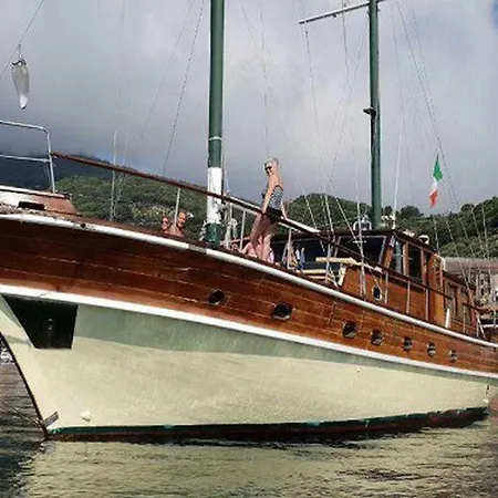 Lady Rose Botel Genova
